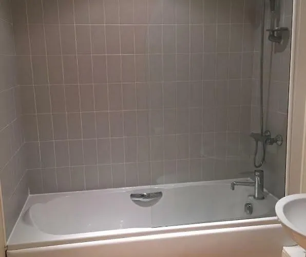 Premier * Bradford (West Yorkshire)